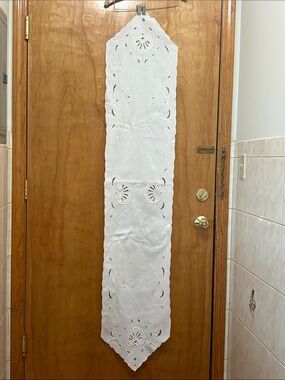 Lenox White Embroidered Cutwork Table Runner